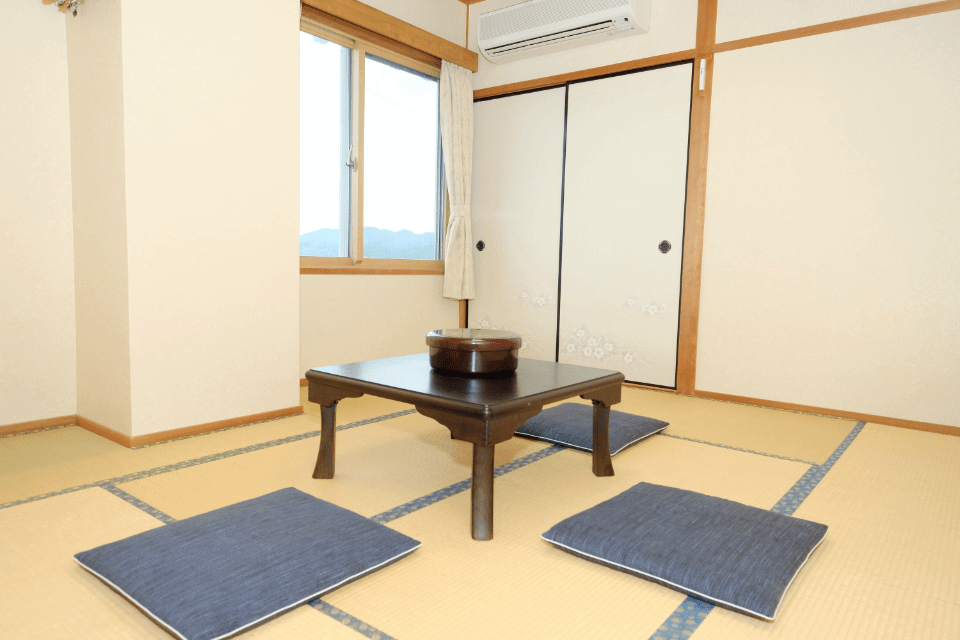 3 person room (3rd floor)